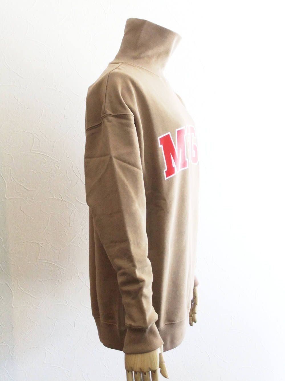 《LADIES》 ロゴプリント ハイネック ロング スウェット トレーナー (BE)  MDM88-TS174778