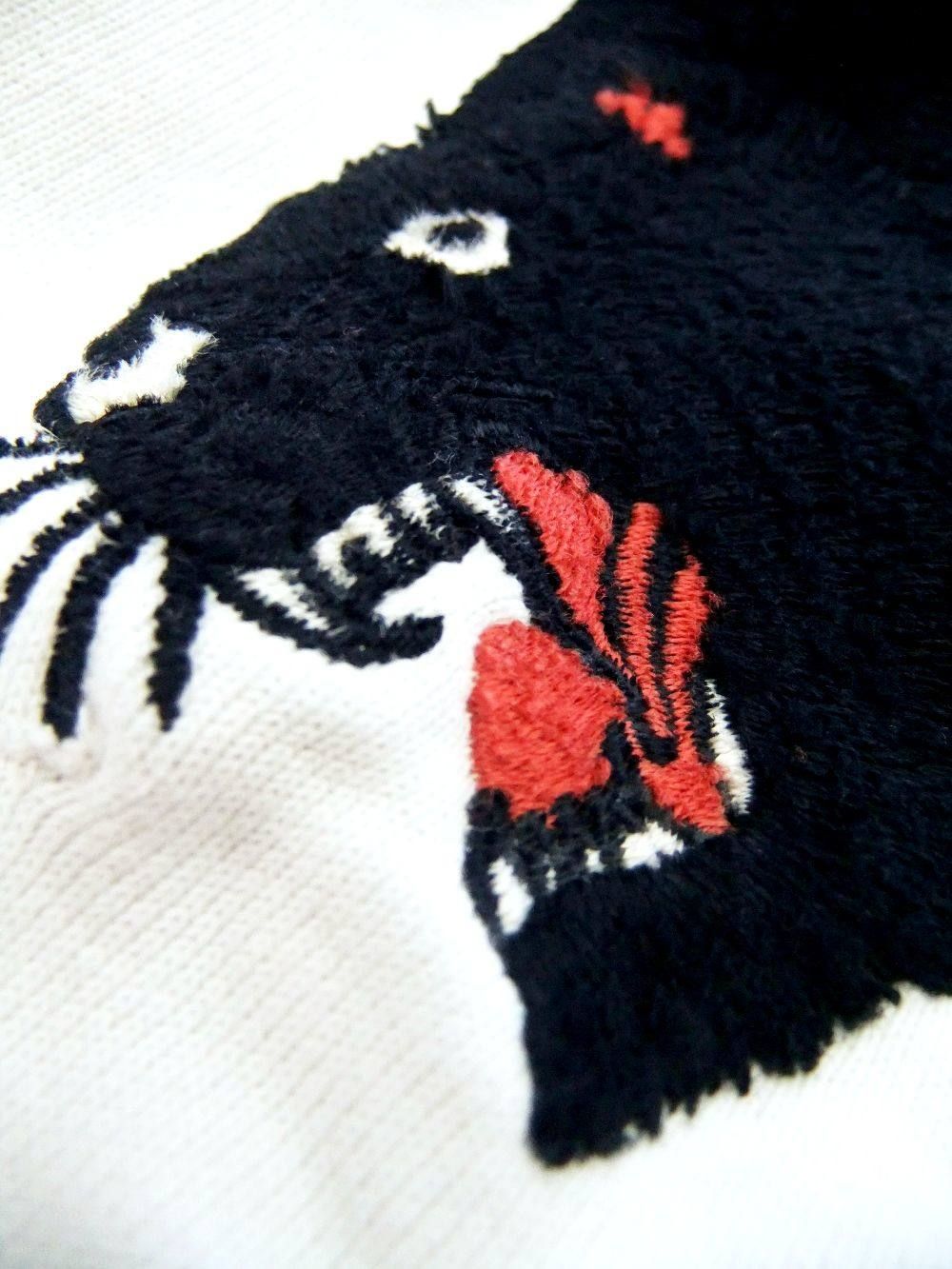 アウトドア クルーネック 裏毛 スェット (袖 黒豹刺繍) RN17213177