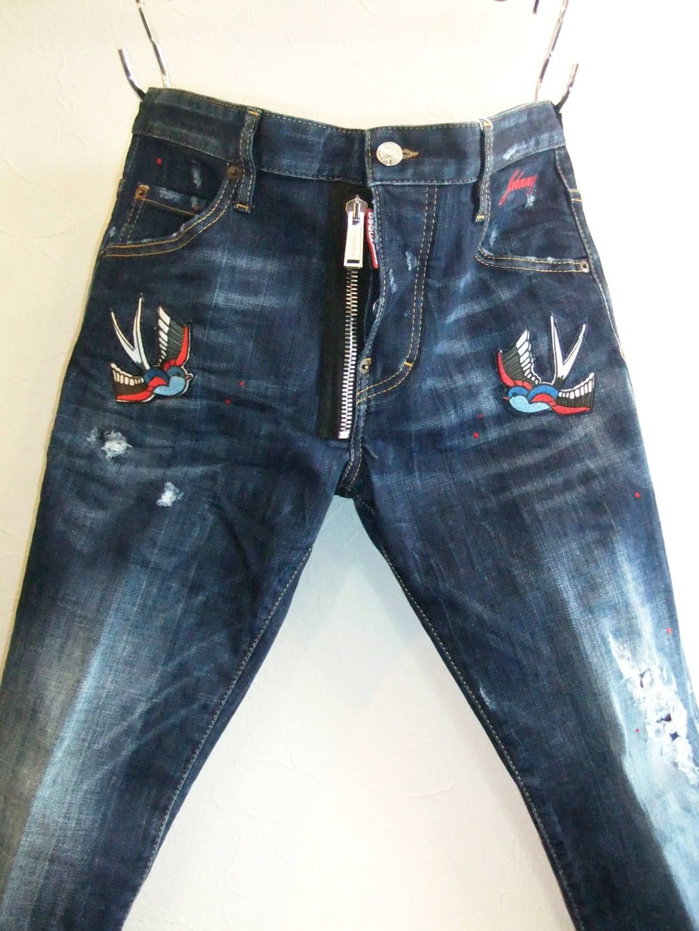 Dsquared2 - SKATER JEAN 鳥刺繍 DARK TATTO BIRDS WASH フロントジップ スケーター ジーンズ  S74LB0355 | 4.444glad