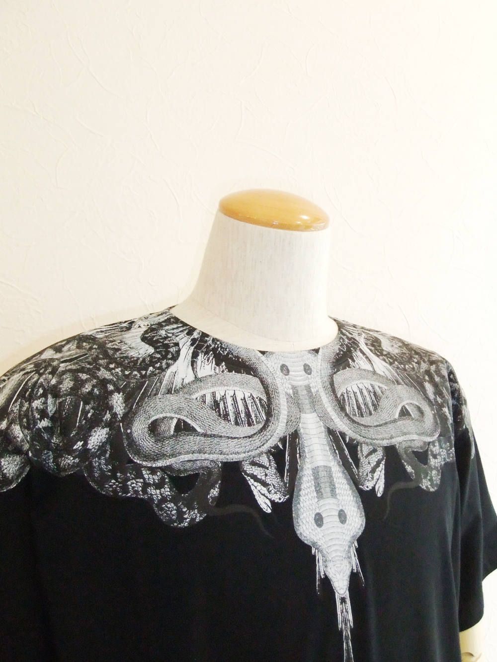 COBRA WING プリント T-SHIRT   AA018S1800-1010