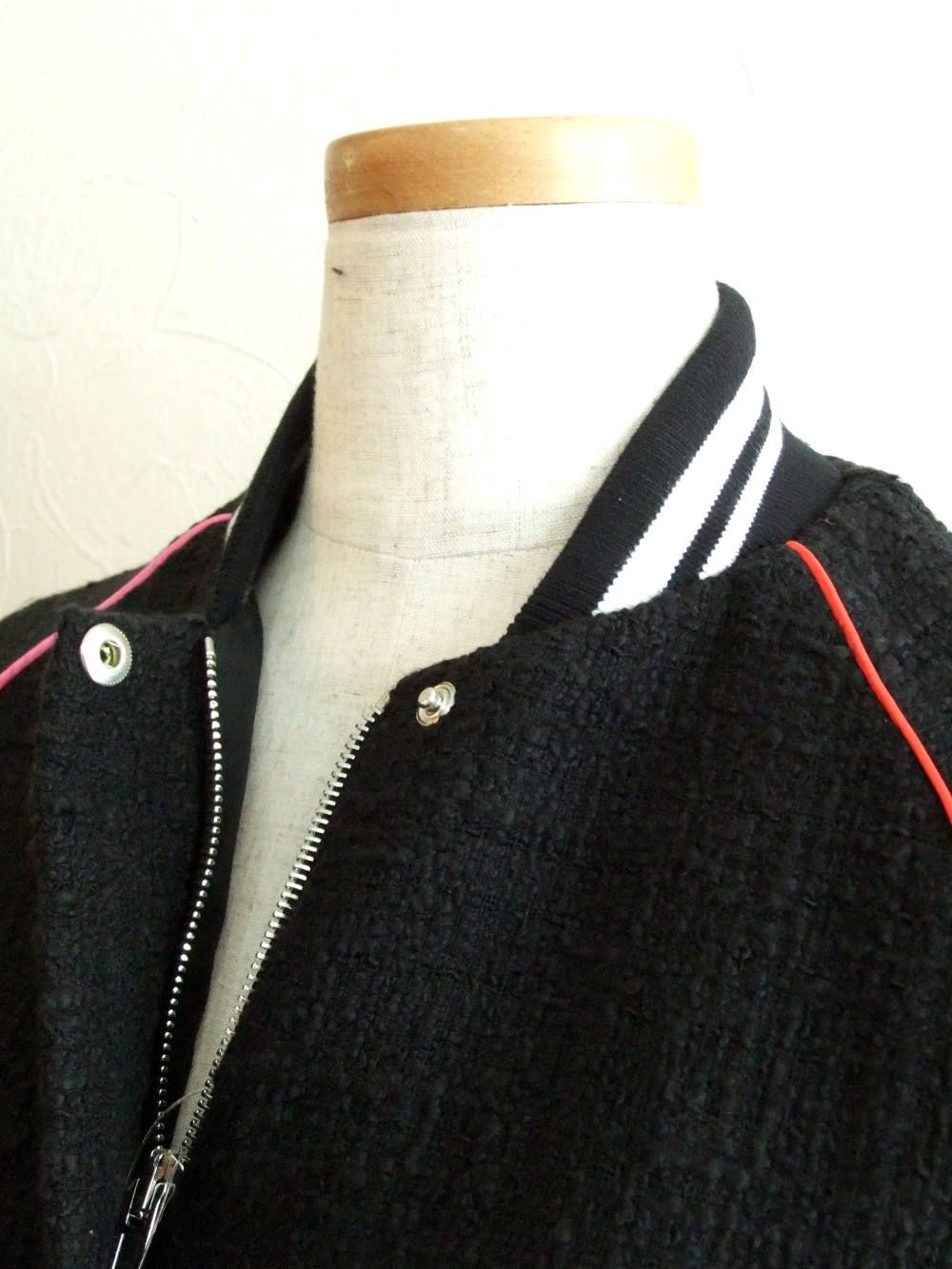 《LADIES》 バックロゴ アップリケ パイピング ジップ ブルゾン (BK)  MDH10X-184709