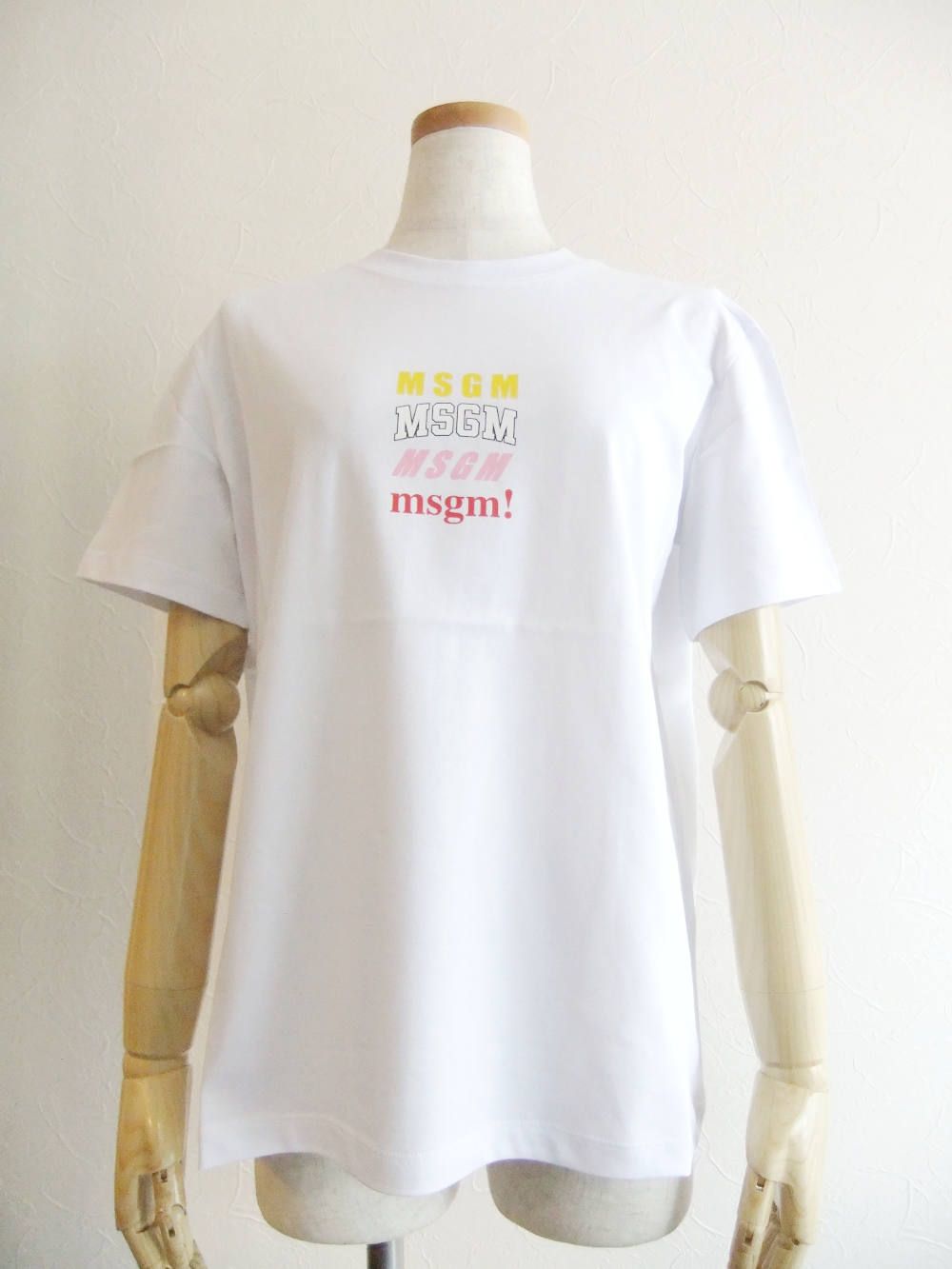 《LADIES》 マルチ ロゴプリント コットン Tシャツ (ホワイト)  MDM168-195298