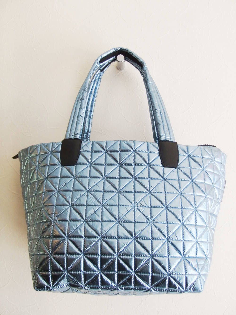 VEE TOTE 2WAY ミディアム トートバッグ  (ブルーメタリック)