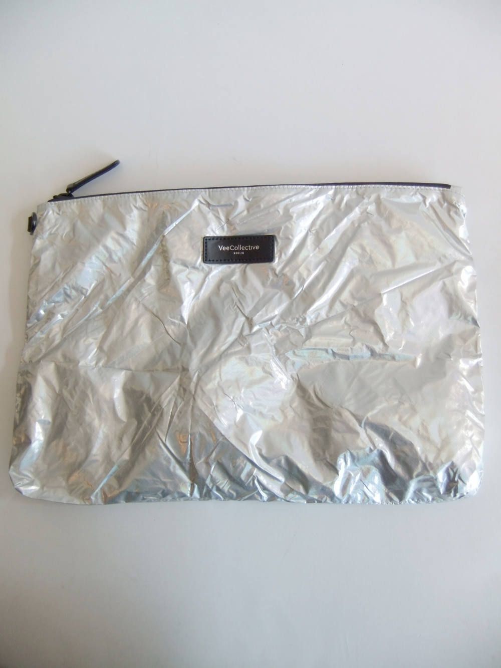 VEE TOTE 2WAY ミディアム トートバッグ  (イリッデセントメタリック)