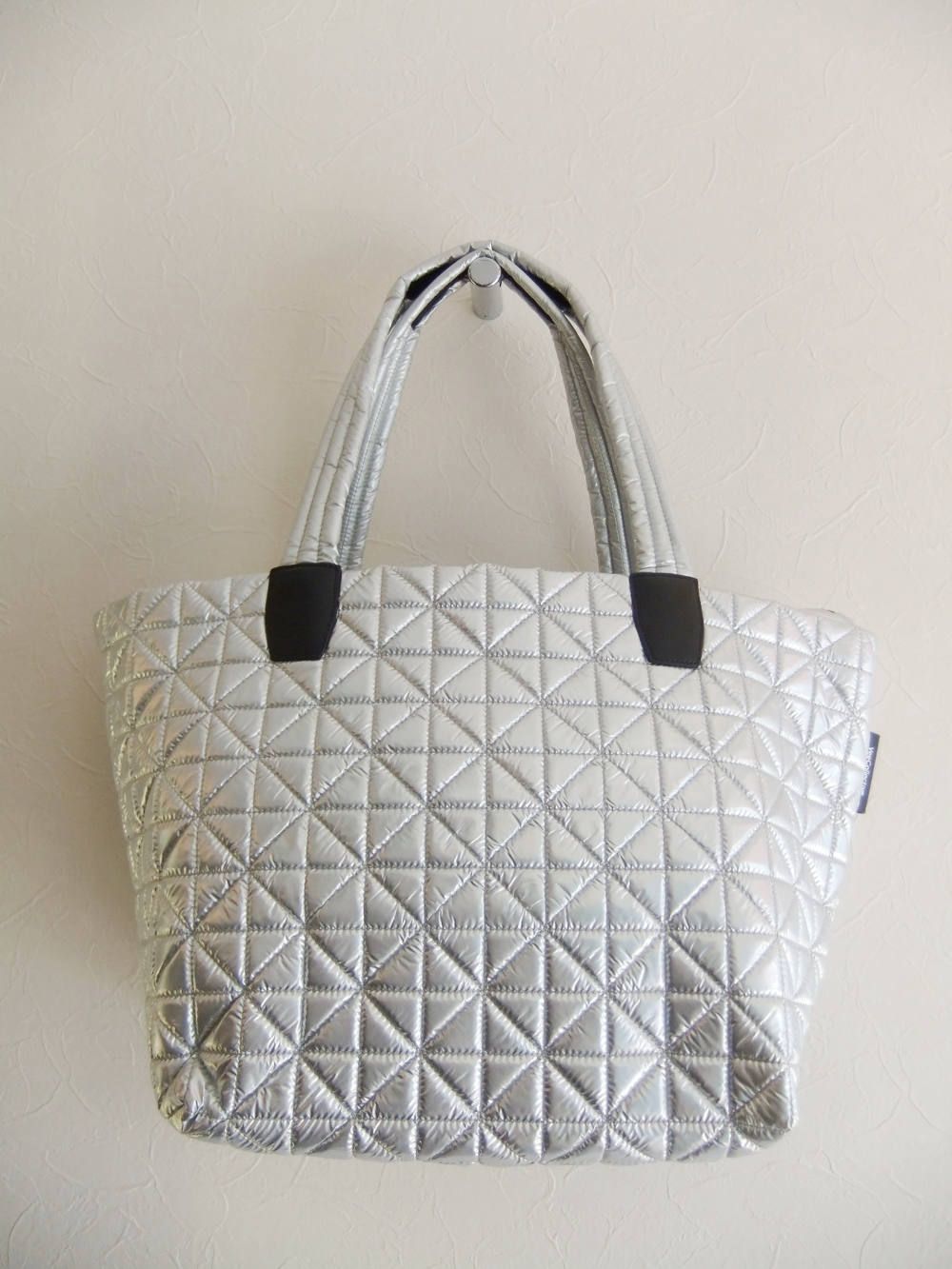 VEE TOTE 2WAY ミディアム トートバッグ  (イリッデセントメタリック)