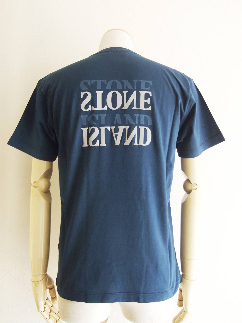 【関送無料】 STONE  クルーネック ロゴ Tシャツ STONE ISLAND - GRAPHIC SEVEN プリント クルーネック Tシャツ