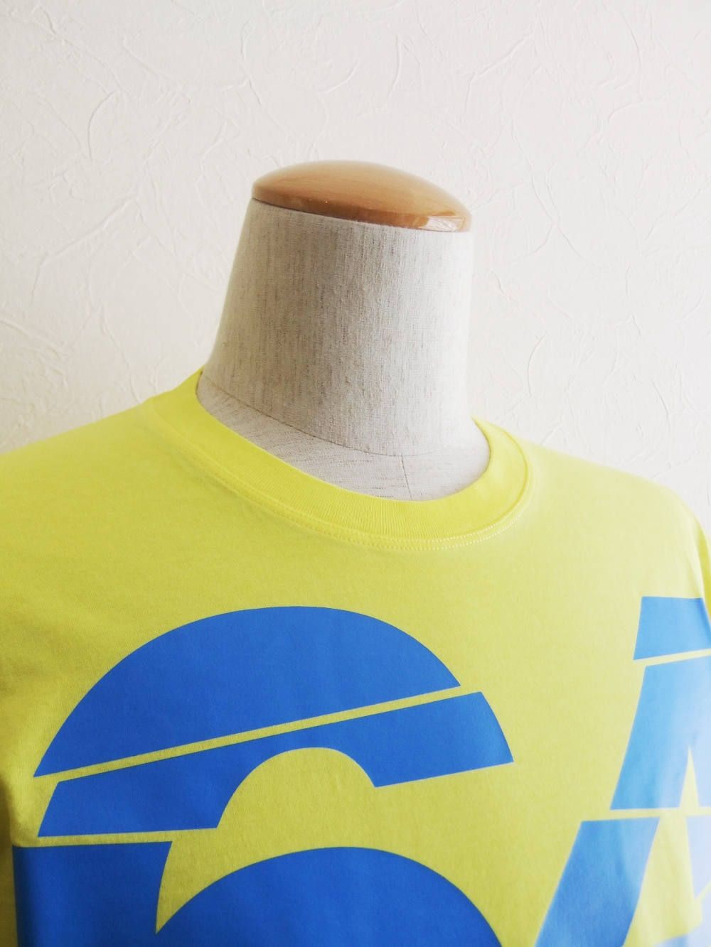 64 プリント T-SHIRT  (YELLOW) Super Negative Dyed Stud Fit  S71GD0764