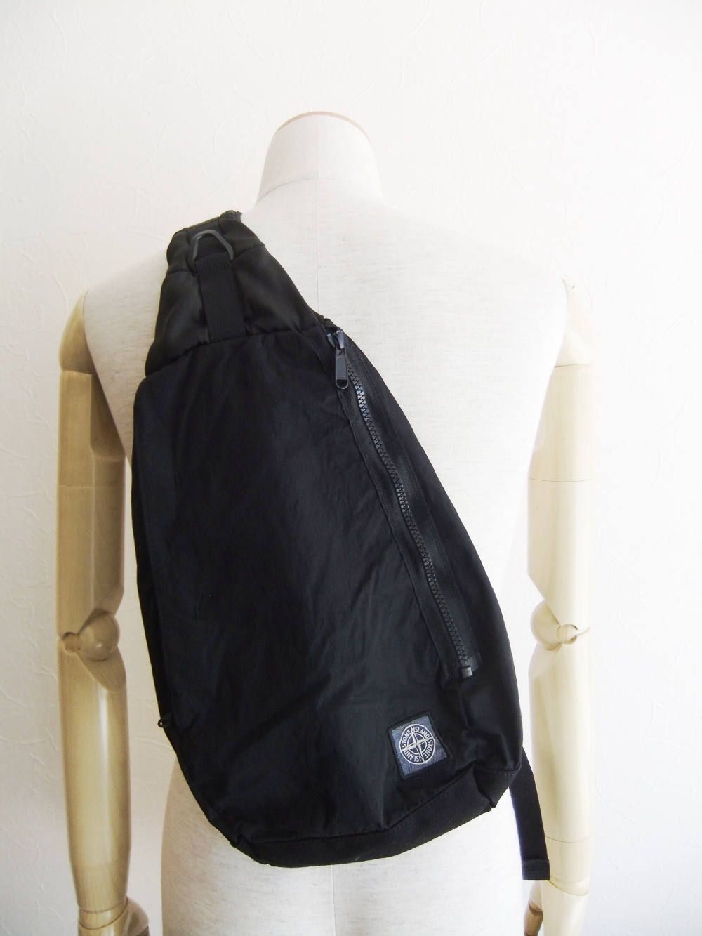 STONE ISLAND   STONE ISLAND ボディバッグ BLACK   4.glad