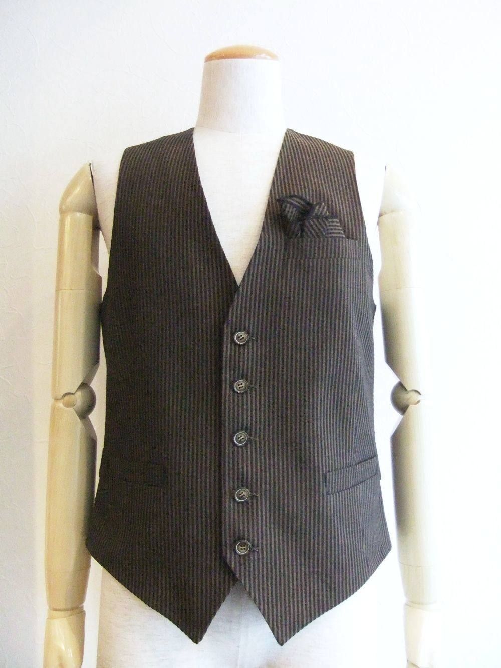 ストライプ柄 シアサッカー ジレ (BROWN) AG297GL