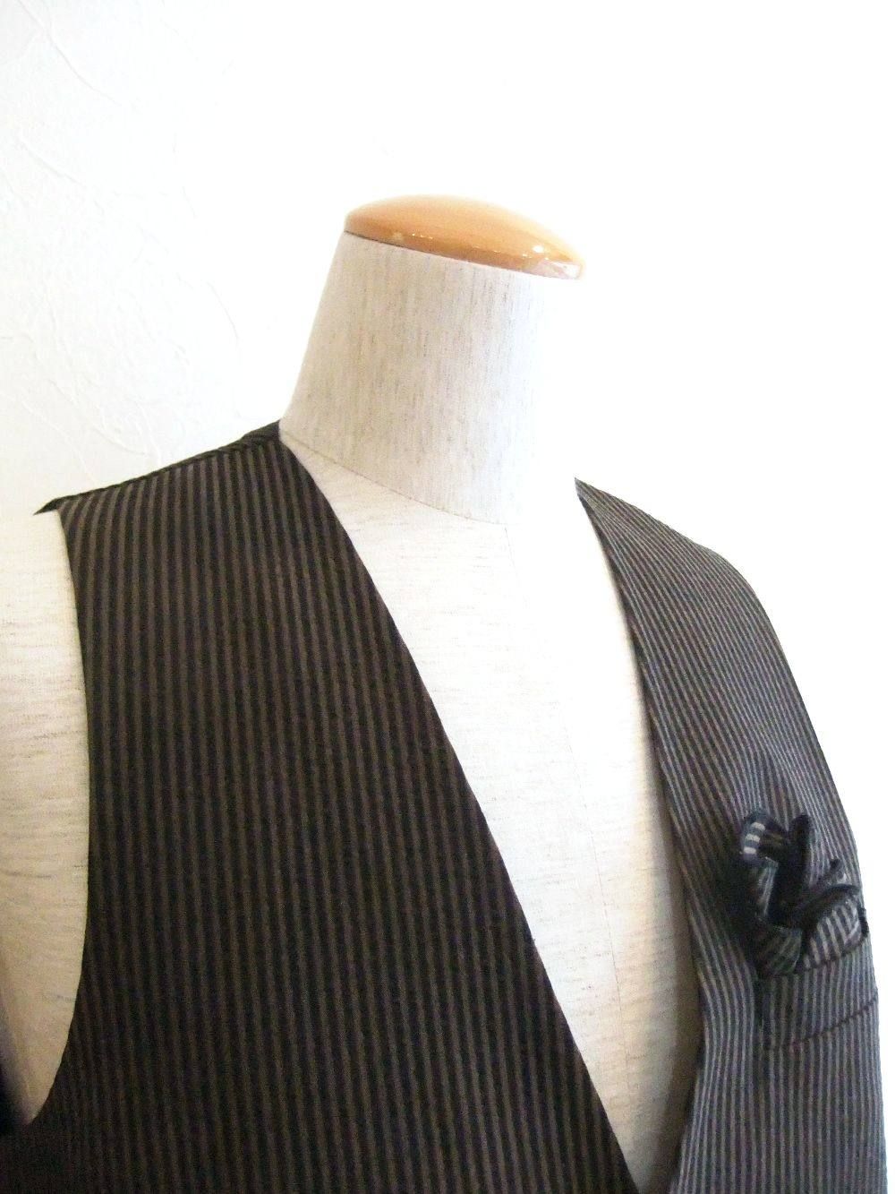 ストライプ柄 シアサッカー ジレ (BROWN) AG297GL