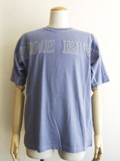 'OLD' DYE TREATMENT ロゴ刺繡 クルーネック Tシャツ (LAVENDER)