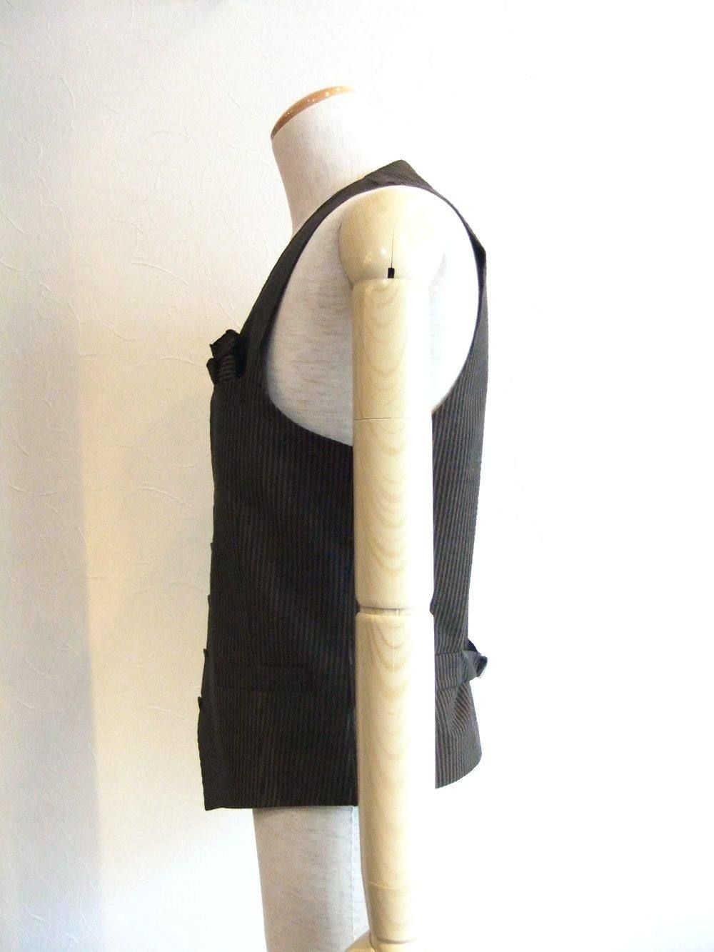 ストライプ柄 シアサッカー ジレ (BROWN) AG297GL