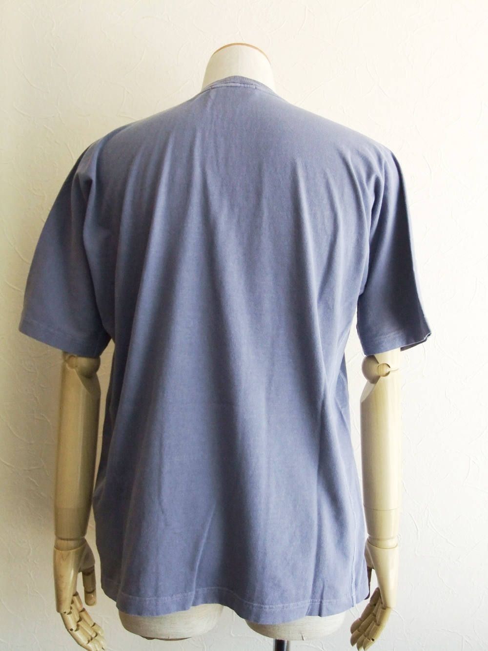 'OLD' DYE TREATMENT ロゴ刺繡 クルーネック Tシャツ (LAVENDER)
