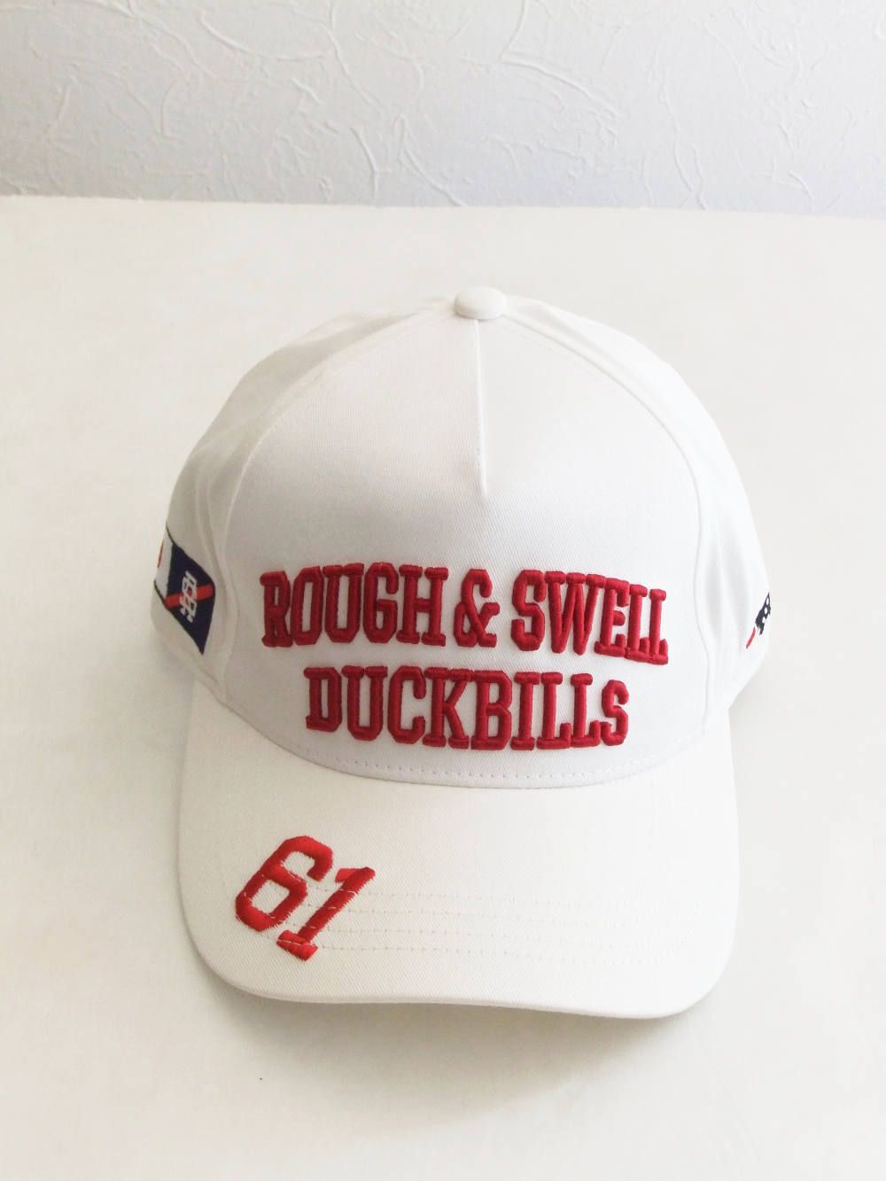 WORLD TOUR CAP  ( WHITE )  ロゴ入りキャップ
