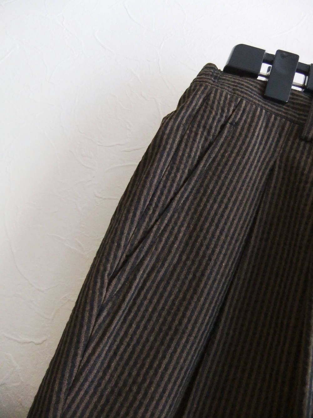 ストライプ柄 シアサッカー パンツ (BROWN) AG297