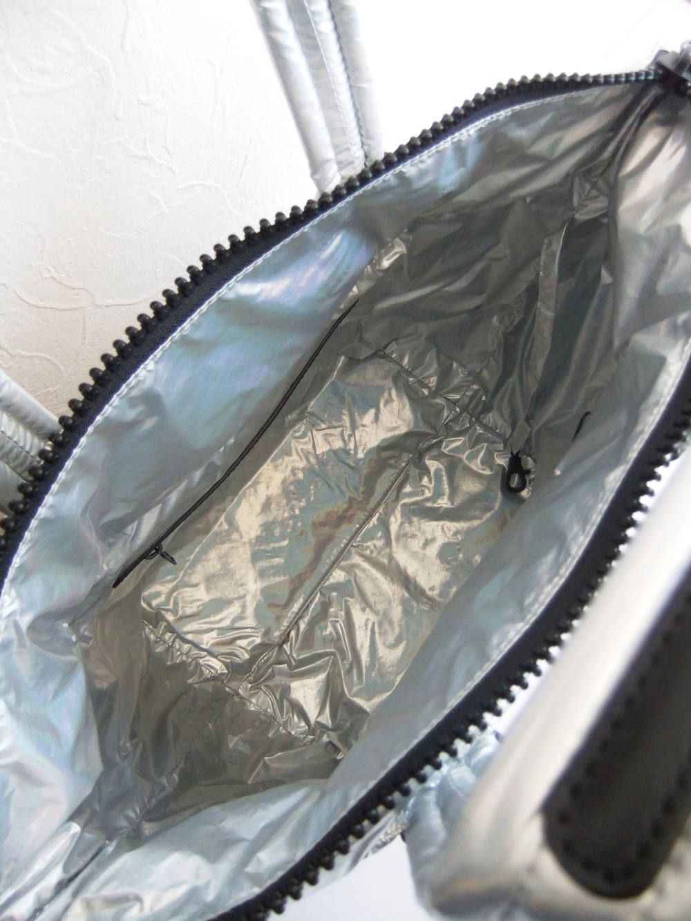 VEE TOTE 2WAY スモール トートバッグ  (イリデッセント メタリック)