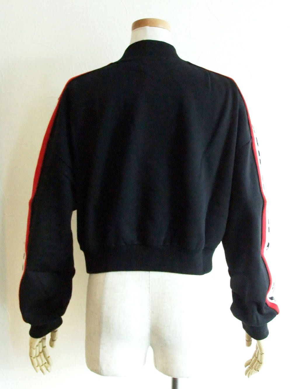 《LADIES》 スリーブ ロゴ スウェット ショート トレーナー   MDM86-195799