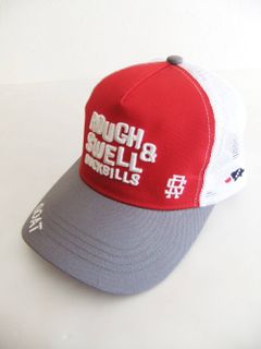 TRUCKER CAP ( レッド × グレー ) ロゴ入りキャップ
