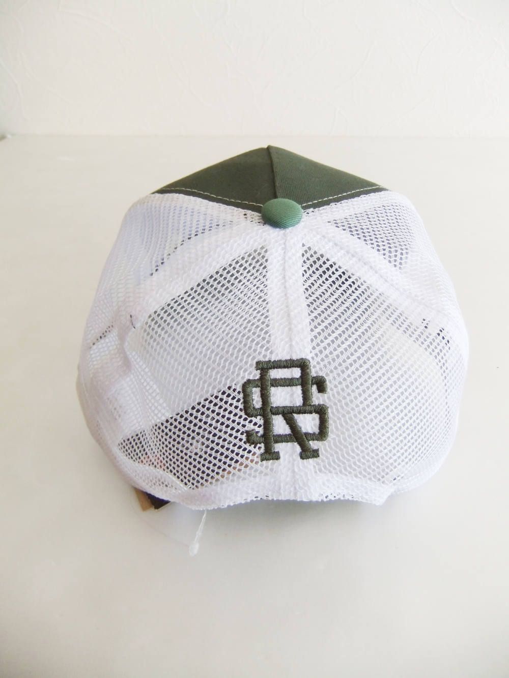 TRUCKER CAP ( オリーブ × モスグリーン ) ロゴ入りキャップ