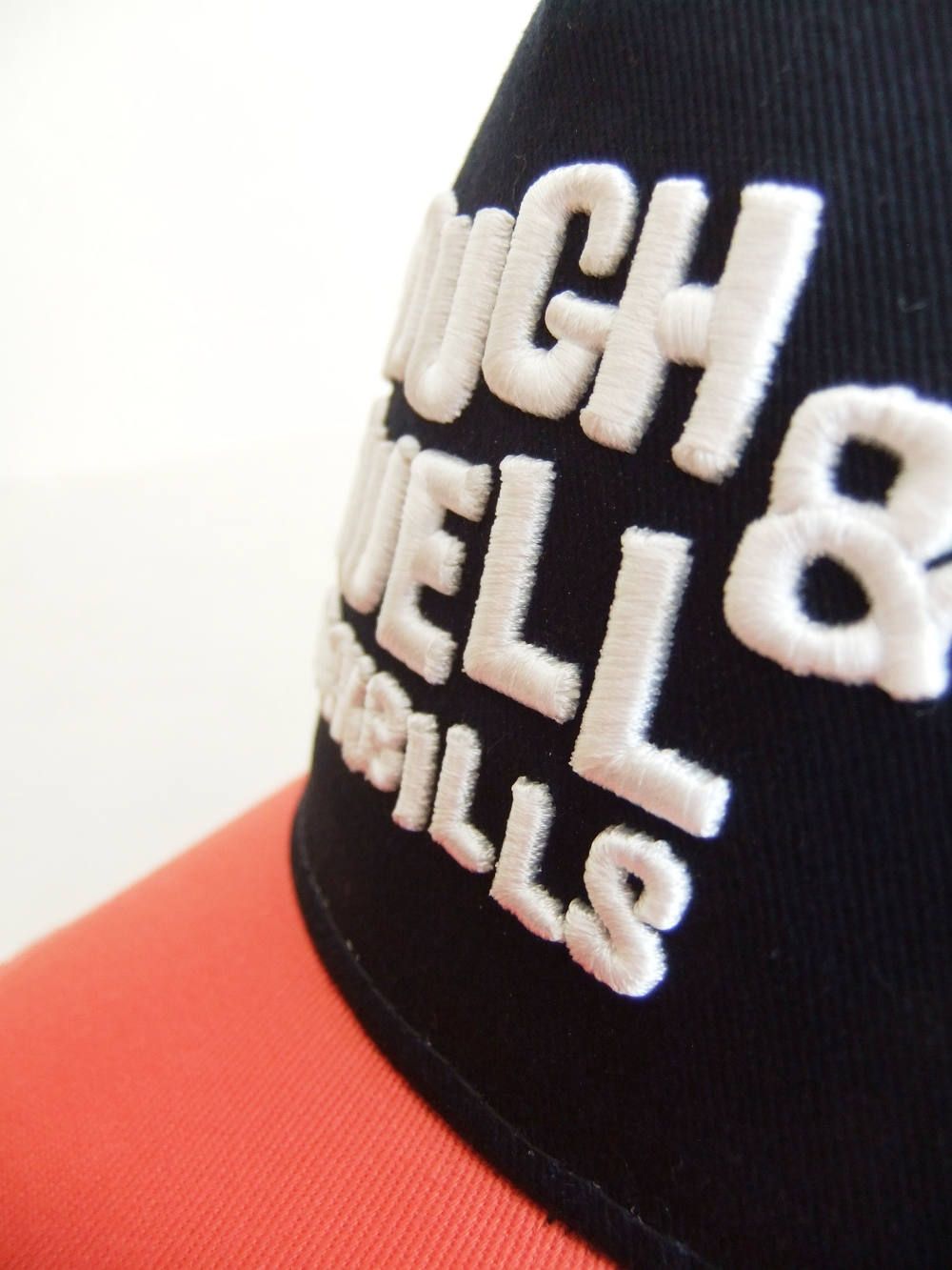 TRUCKER CAP ( ネイビー × オレンジ ) ロゴ入りキャップ