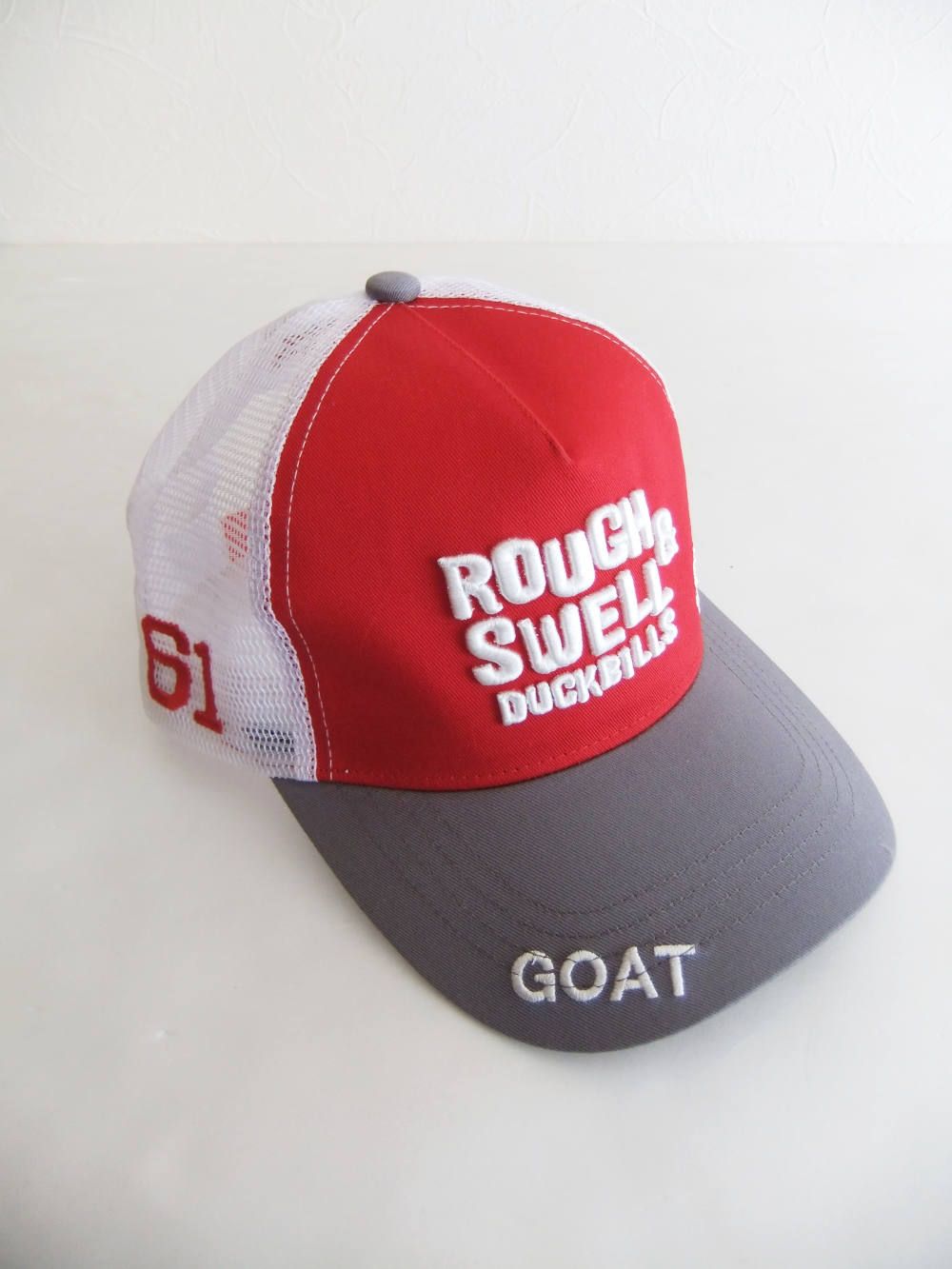 TRUCKER CAP ( レッド × グレー ) ロゴ入りキャップ