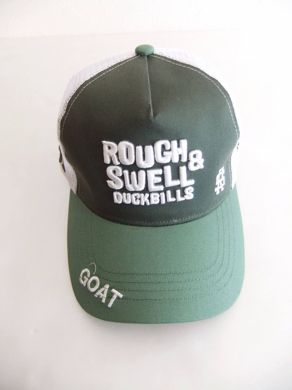 TRUCKER CAP ( オリーブ × モスグリーン ) ロゴ入りキャップ