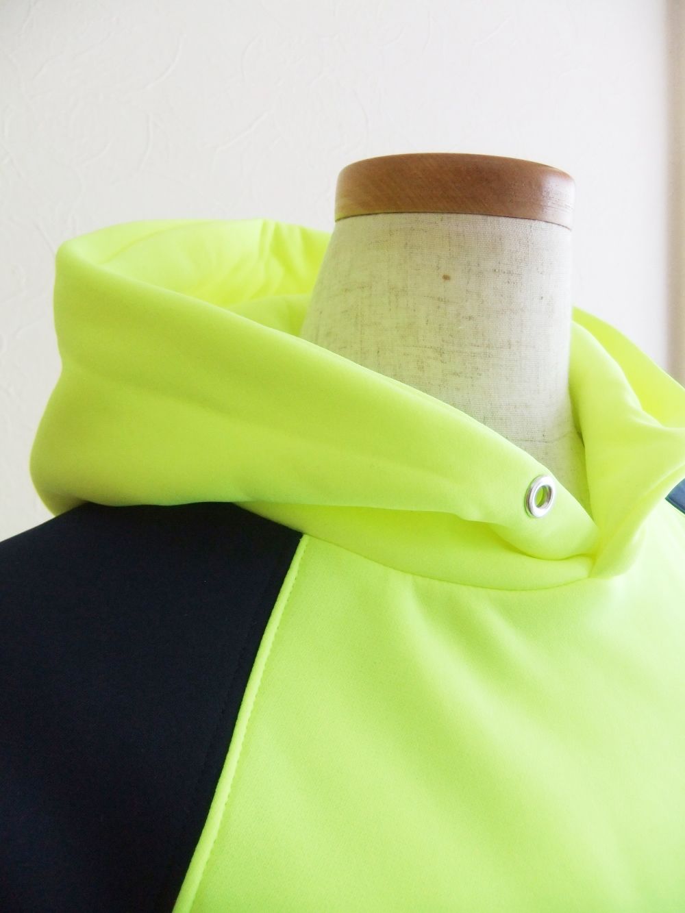 【LADIES】  NEON HOODIE W.  ロゴ入りネオン・フーディー   RSL-21208