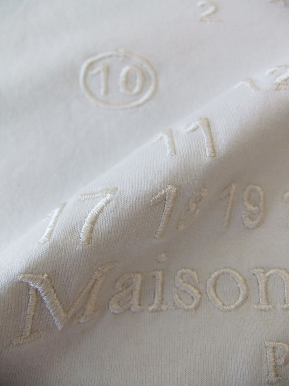 MAISON MARGIELA  (オフホワイト) ナンバリングロゴ マコ コットン Tシャツ