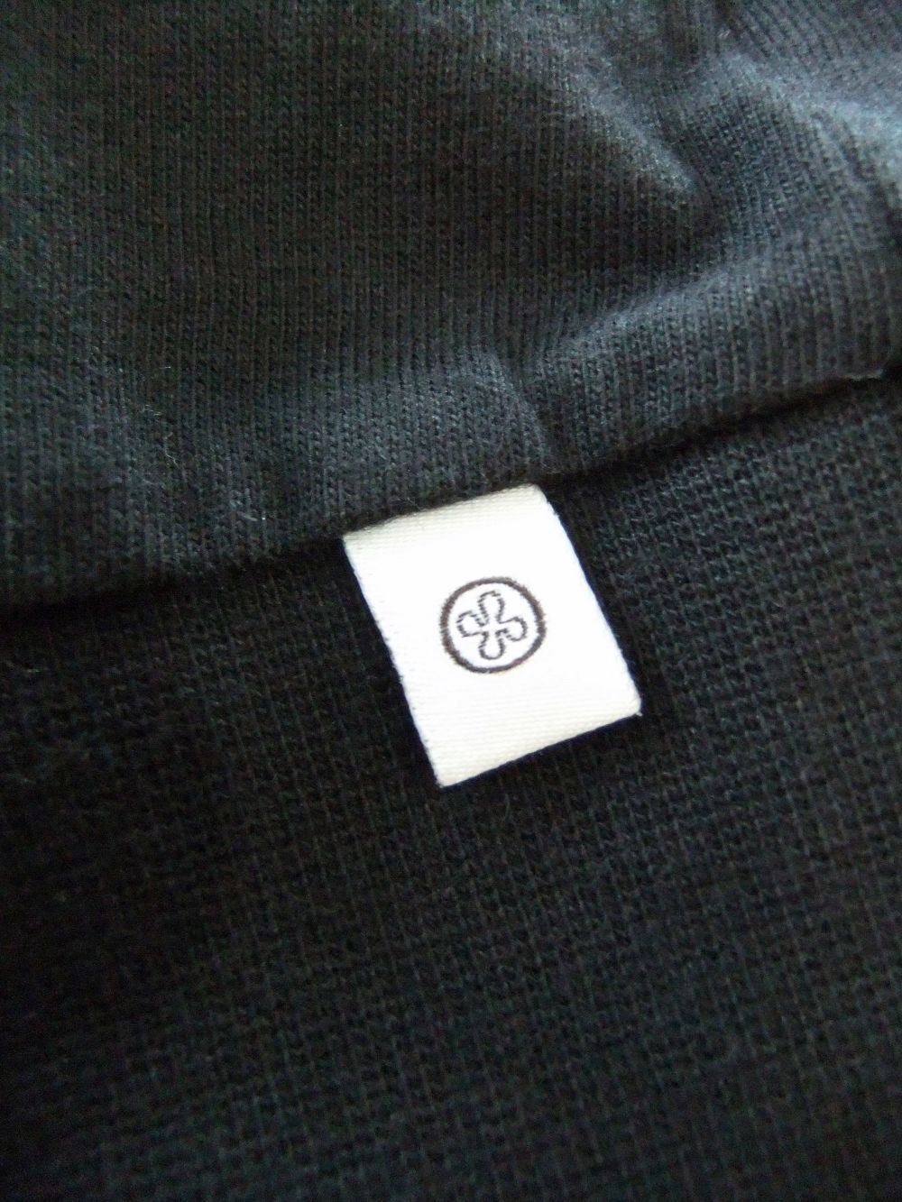 FIANO LUNGO    (ブラック)  モックネック長袖Tシャツ