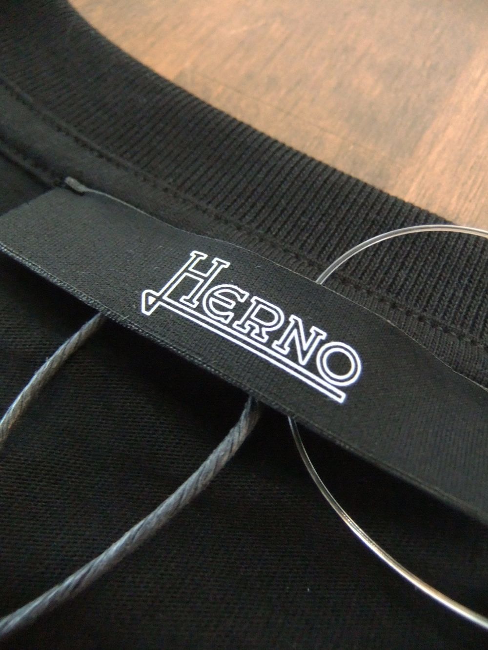 HERNO COTTON JERSEY T-SHIRT  (ブラック)  ロゴ クルーネックTシャツ