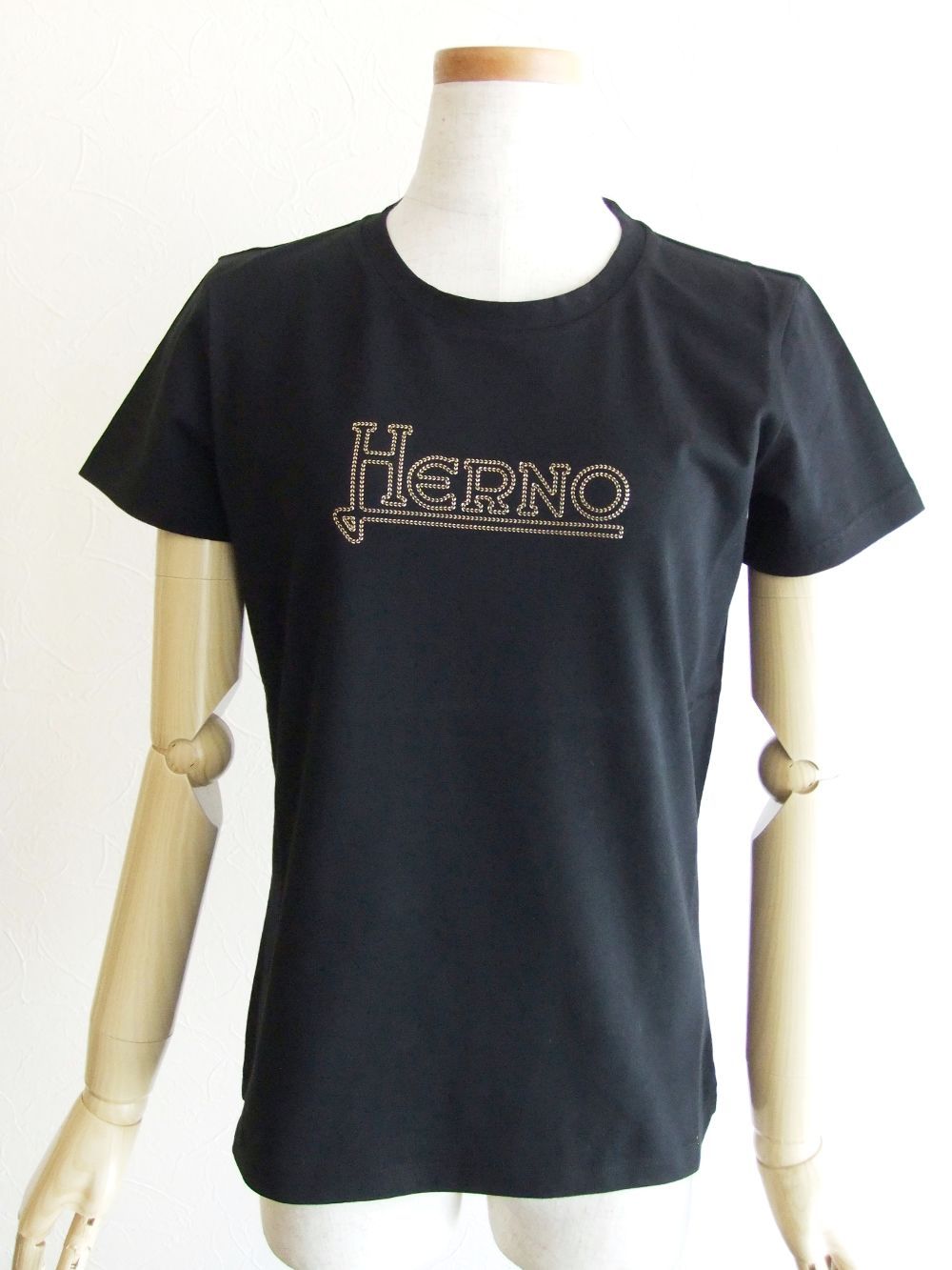 ■HERNO■スタッズロゴ Tシャツ HERNO/ヘルノ」刺繍ロゴ クルーネックTシャツ【商品紹介】 - YouTube