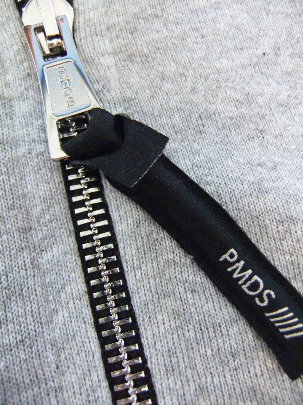 PEKKO  HARF ZIP フーディ