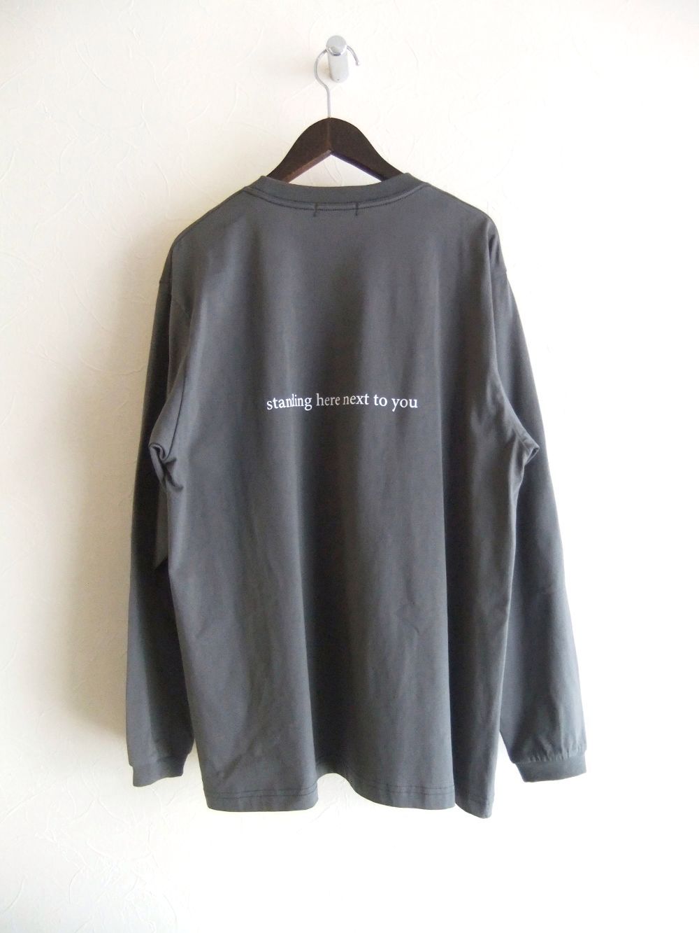 ドッグプリント  長袖 Tシャツ  (チャコール)  526977