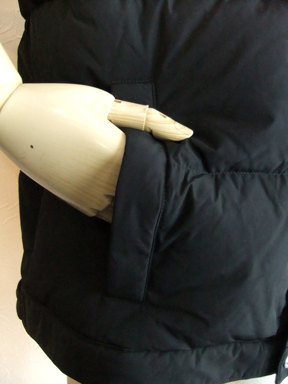 襟付き ダウンジャケット  LIGHTLY PADDED NYLON JACKET  (ブラック)  S74AM1097