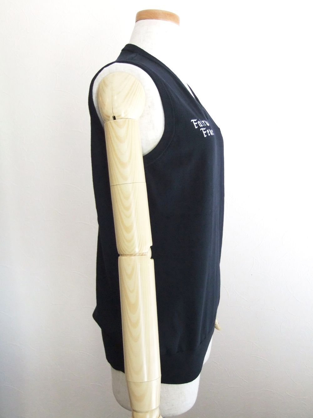 【LADIES】 FAIRWAY FEVER VEST W.   ロゴ入り ニットベスト (ネイビー) RSL-22037