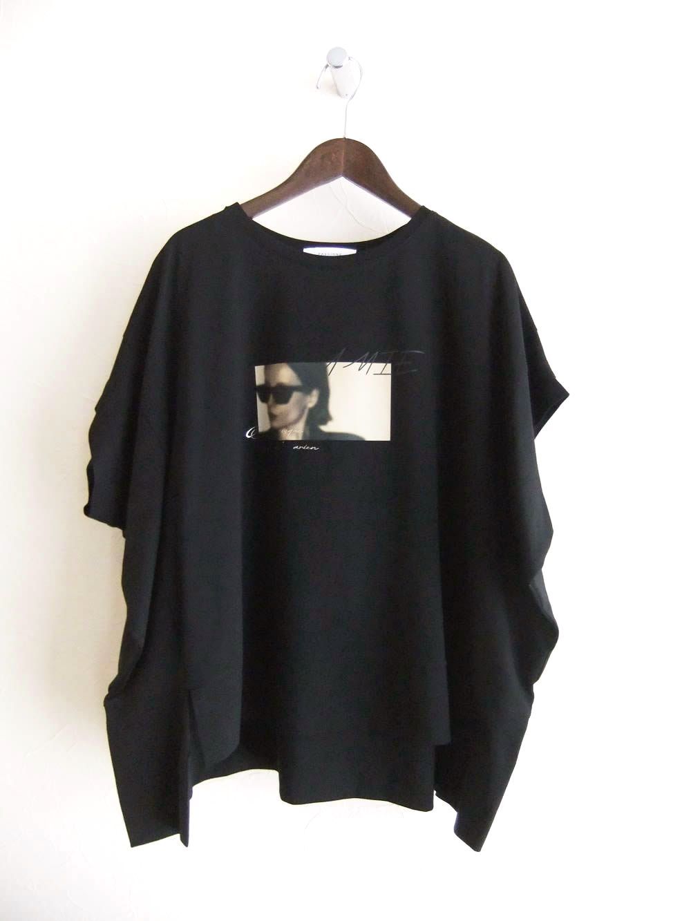 フォトプリント フロントスリット コクーン Tシャツ  (ブラック)  626940