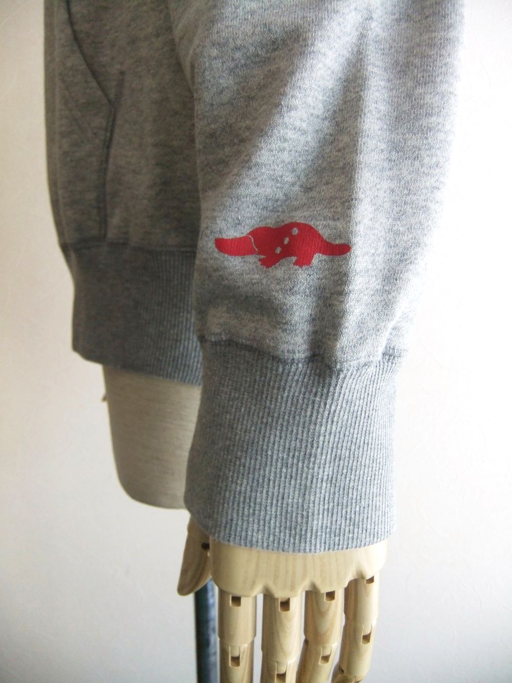 FROCKY HOODIE   ロゴ入りフーディ   RSM-25230