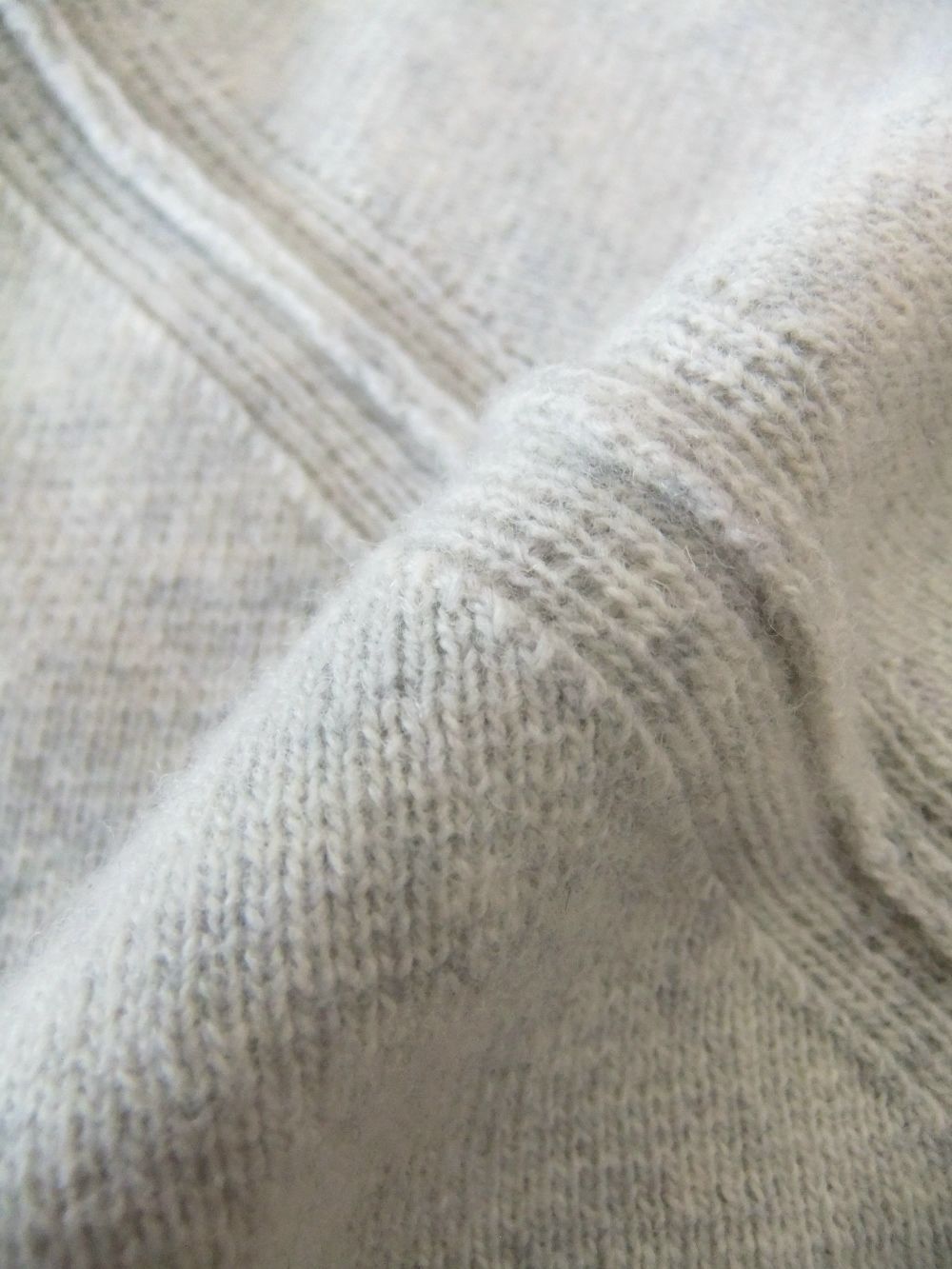 KNITWEAR CARDIGAN IN LAMBSWOOL GRS  フード付き ZIP セーター