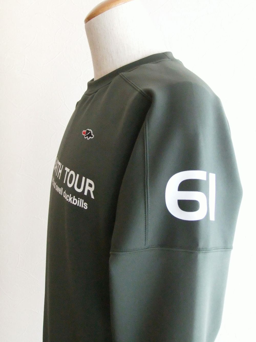 EARTH TOUR SWEAT  ロゴ入りスウェットシャツ (オリーブ)  RSM-22207