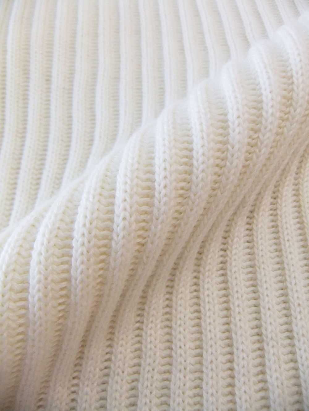 MERINO WOOL JUMPER   (ホワイト）  リブ編みクルーネック セーター