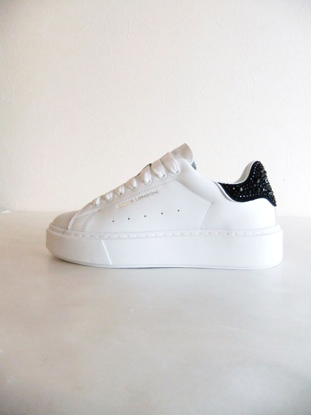 【LADIES】 ELEVATE   BLACK GEMS コート スニーカー   28706AA6