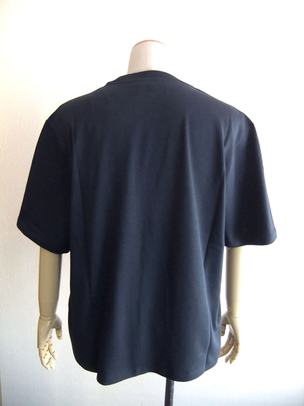 【ユニセックス】AMI DE COEUR Tシャツ  （ネイビー）  ロゴ パッチ 半袖 Tシャツ