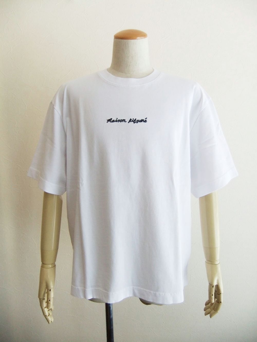 【MAISON KITSUNE】メンズ シティコインズT カーキ Maison Kitsune（メゾンキツネ）の「City Coins Comfort T-shirt