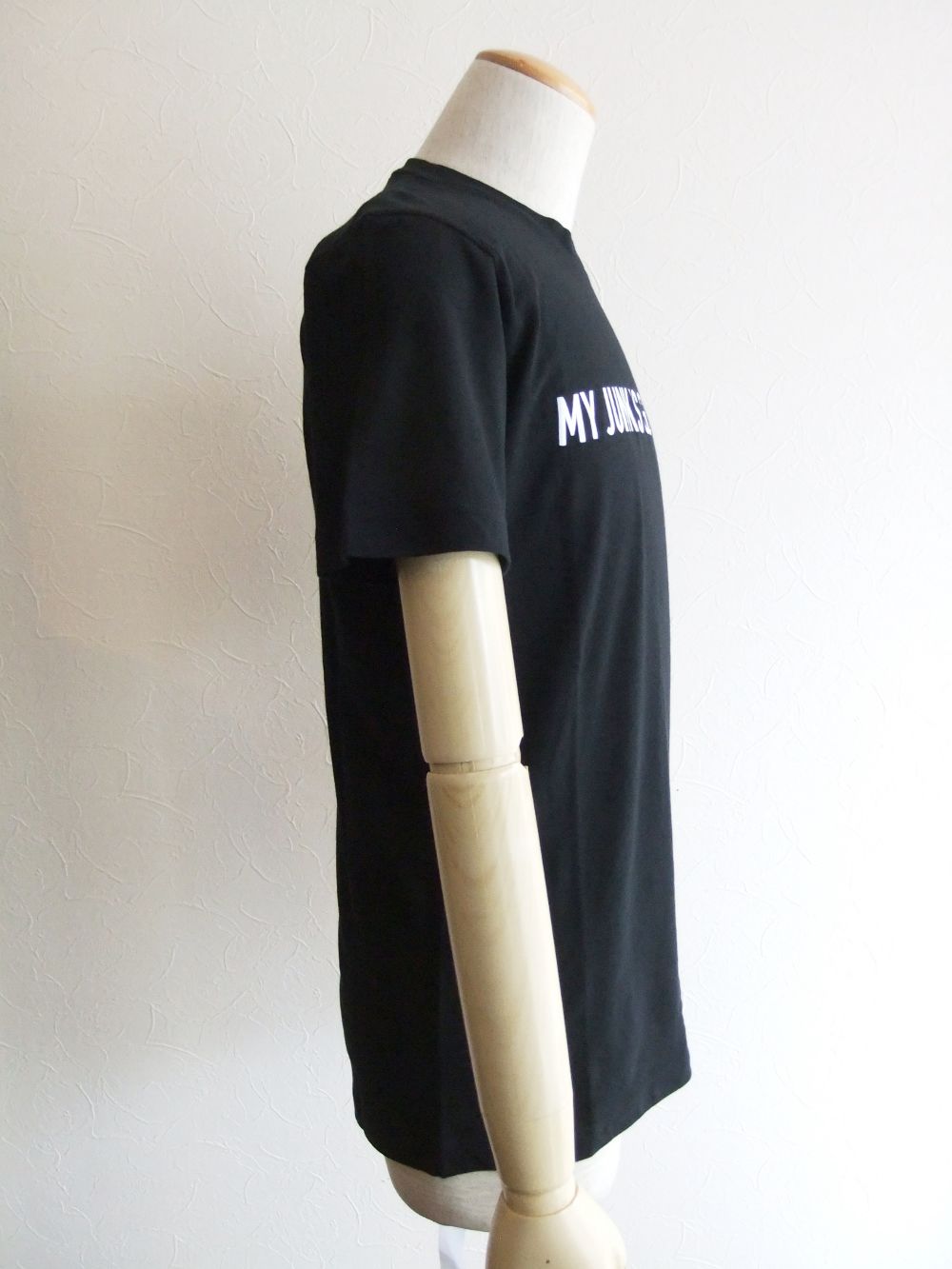 D2 MESSAGE  ロゴプリント T-SHIRT  (ブラック)  S74GD0837