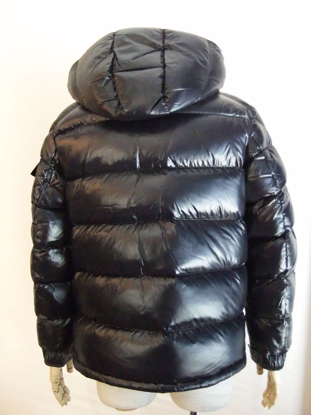 ブラック Moncler Mayaショートダウンジャケット : ショート