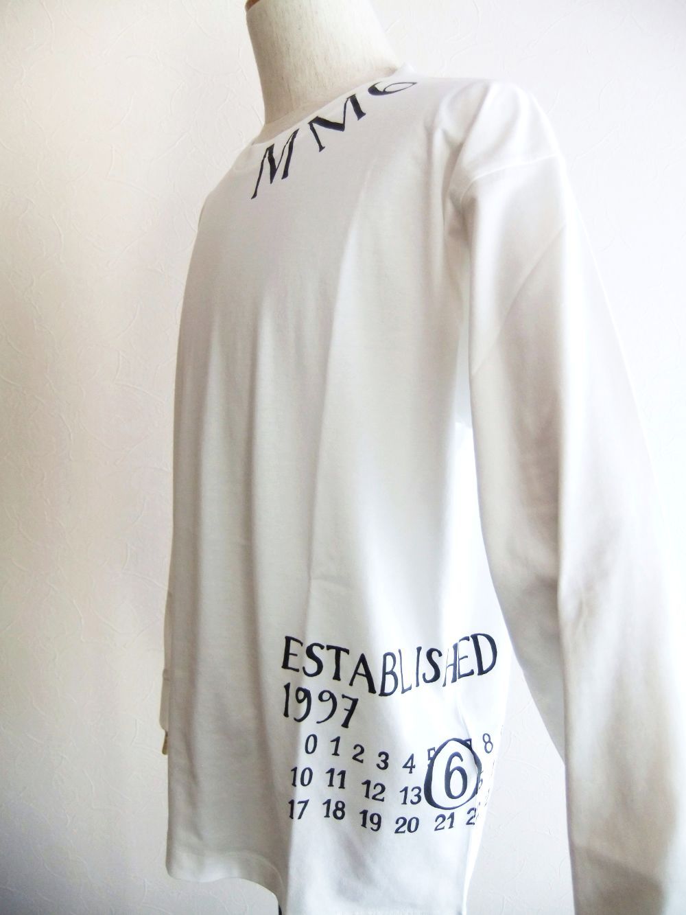 《MM➅》 Maison Margiela  (ホワイト)  ロゴ  ロングスリーブ T シャツ