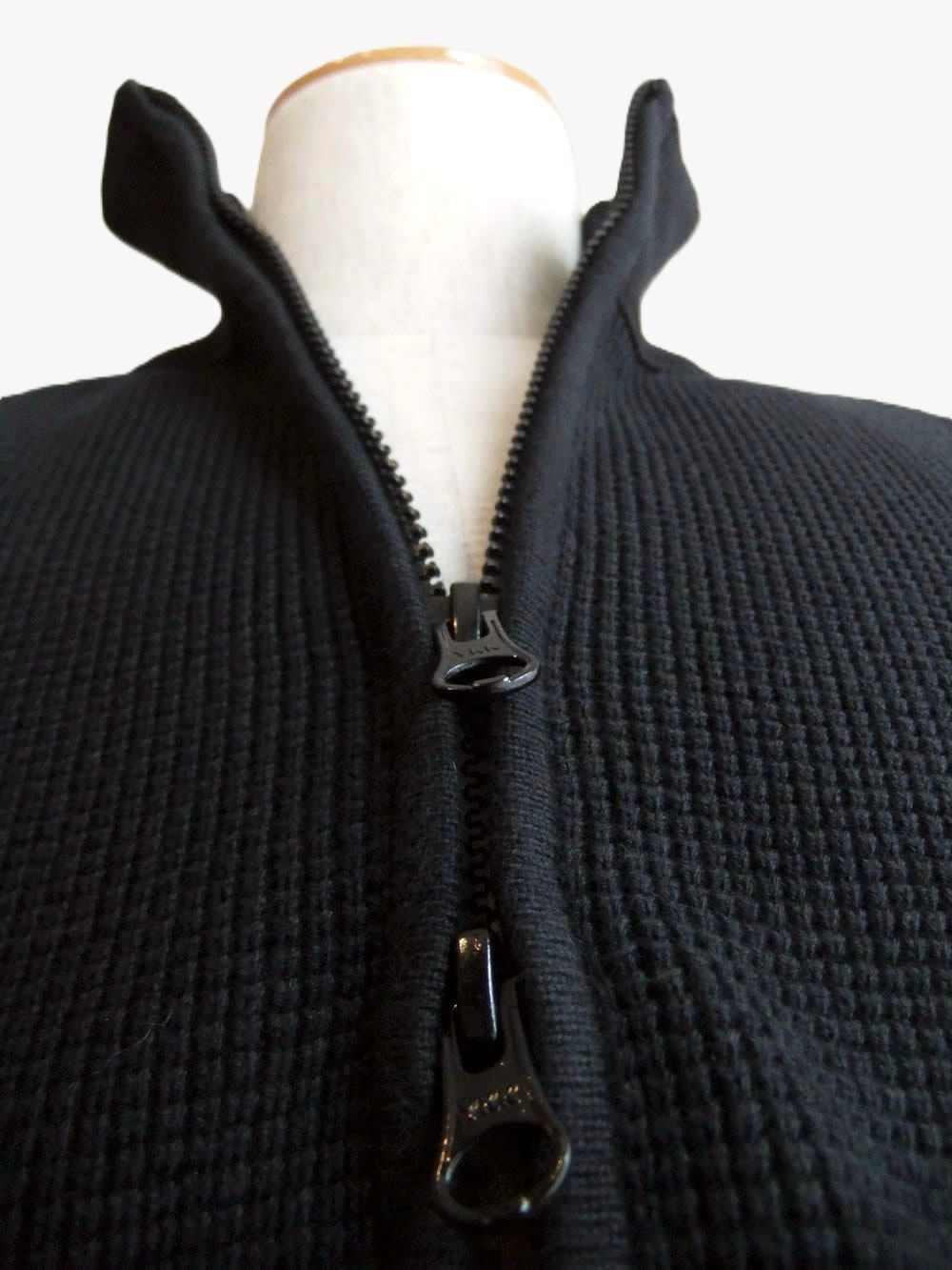 WAFFLE KNIT COTTON ZIP LENS CARDIGAN   (ブラック)   ジップ ニット ジャケット