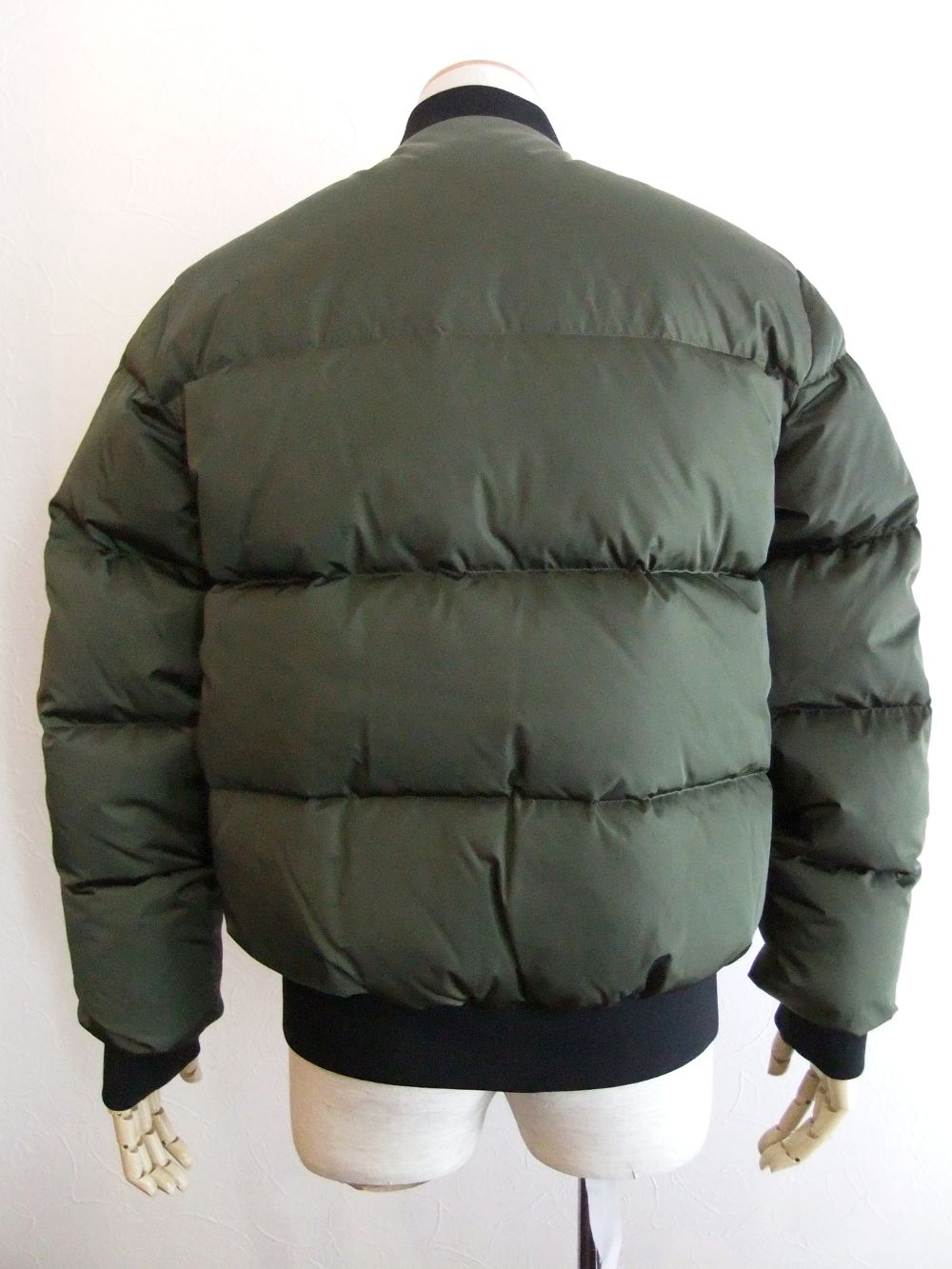 BOMBER JACKET ダウンブルゾン    S74AM1088  (カーキ)