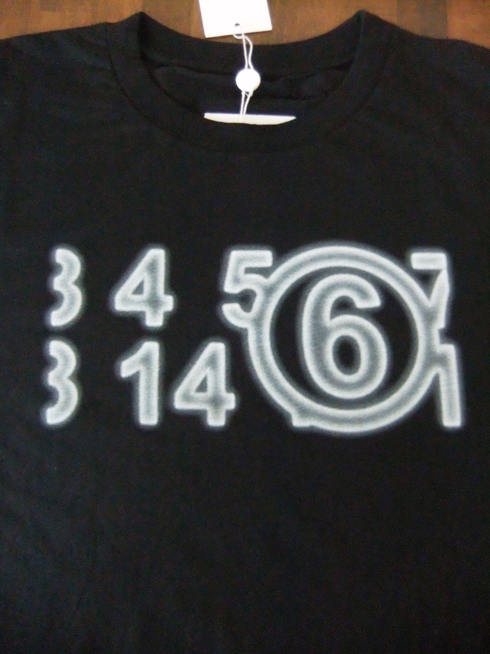 《MM➅》 Maison Margiela  ズーム ロゴ オーバーサイズ ロングスリーブ T シャツ