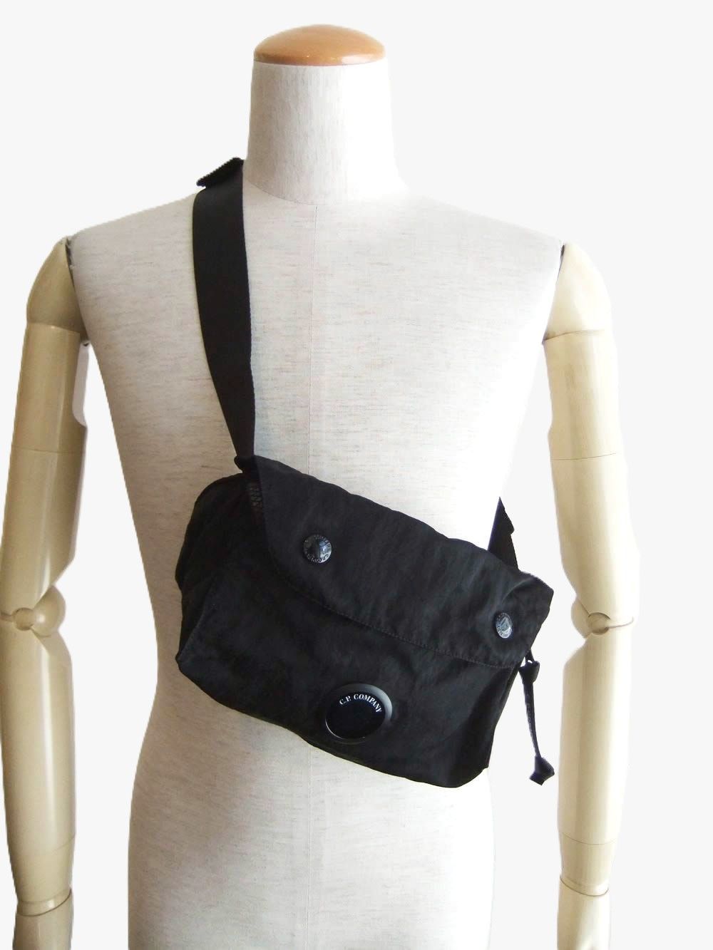 NYLON B LENS WAIST BAG   (ブラック) ミニバッグ